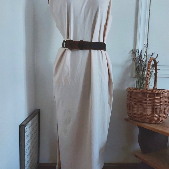 Aemi + Co Bella Sleeveless Off Shoulder Midi Dress in Cream - Picture 3 of 9